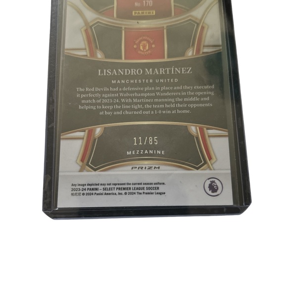 2023-24 Panini Select EPL Soccer, Lisandro Martinez, White Cracked Ice /85 - Picture 2 of 2